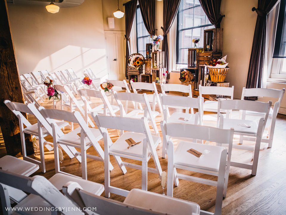 Seattle wedding photographer: Lexi and Paul's wedding at Pike Place Market (28)