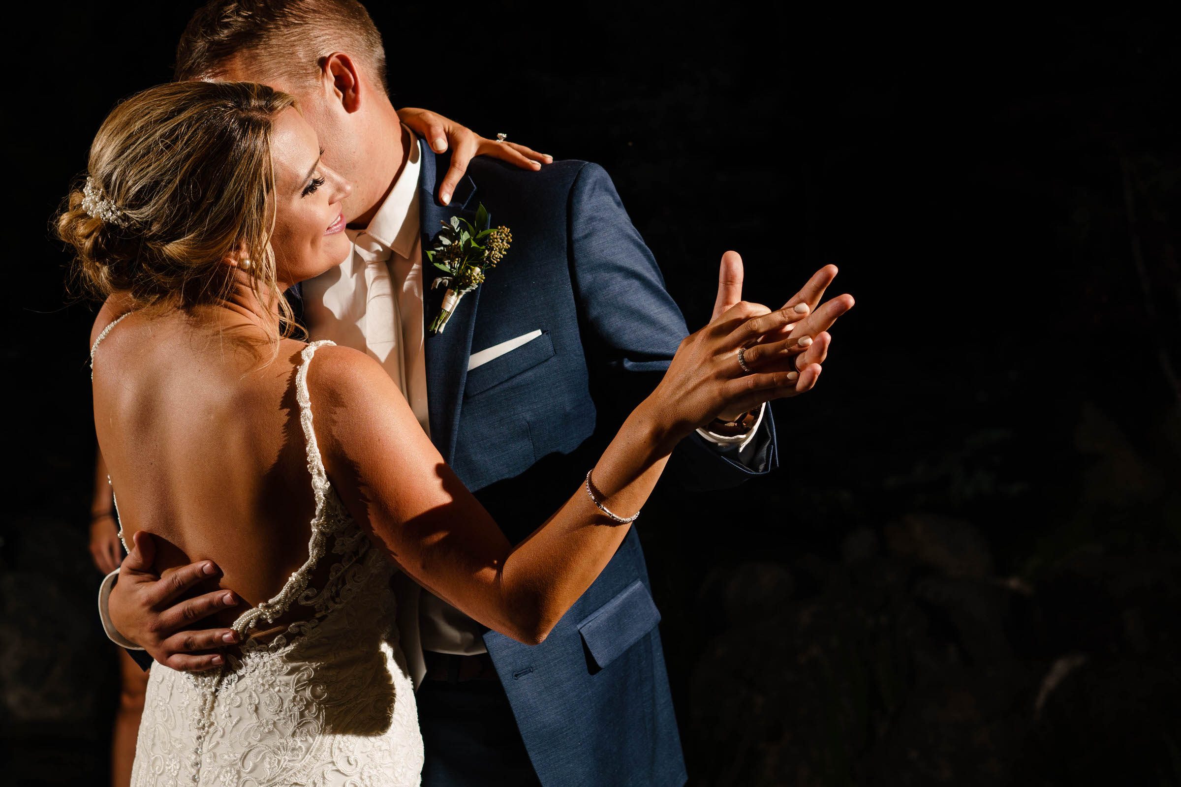 Romantic Tsillan Cellars Summer Wedding (17)