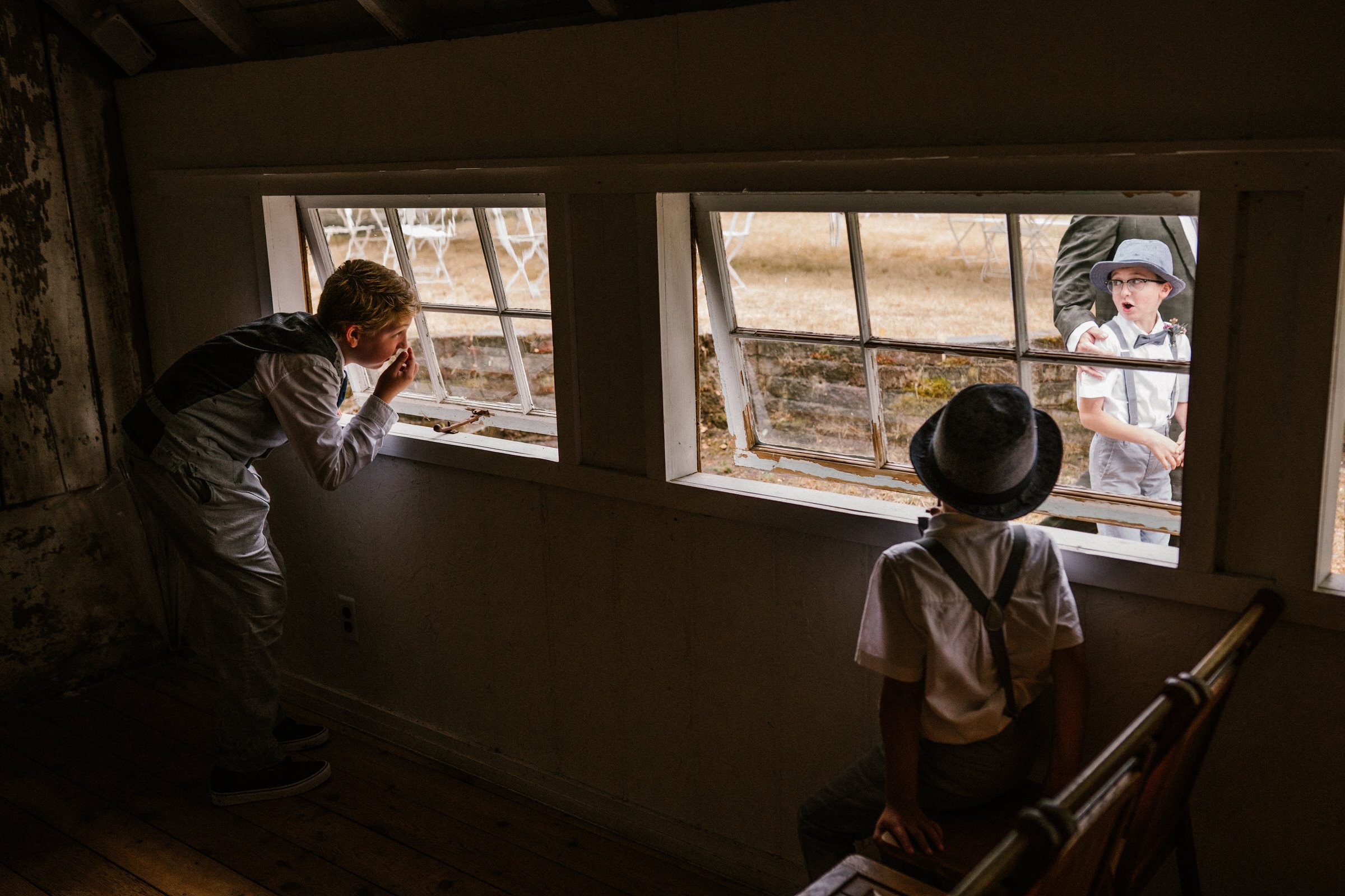 Wayfarer Whidbey Island Wedding: Wedding guests arrive for Sara and Joe's wedding