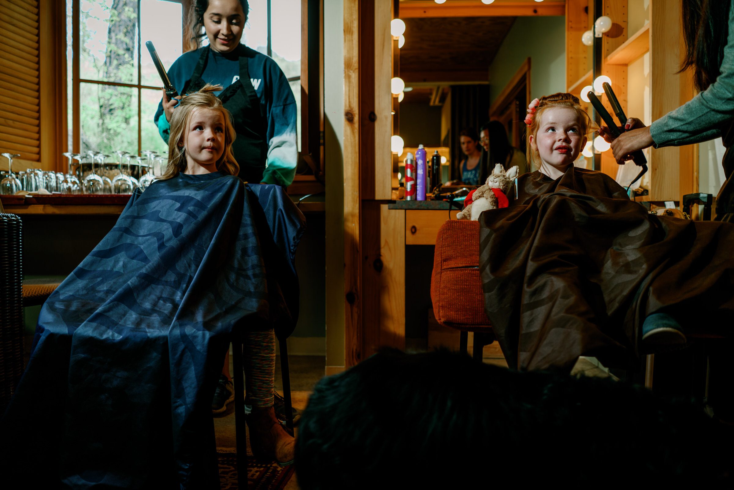 Sleeping Lady Resort weddings: Flower girls getting ready