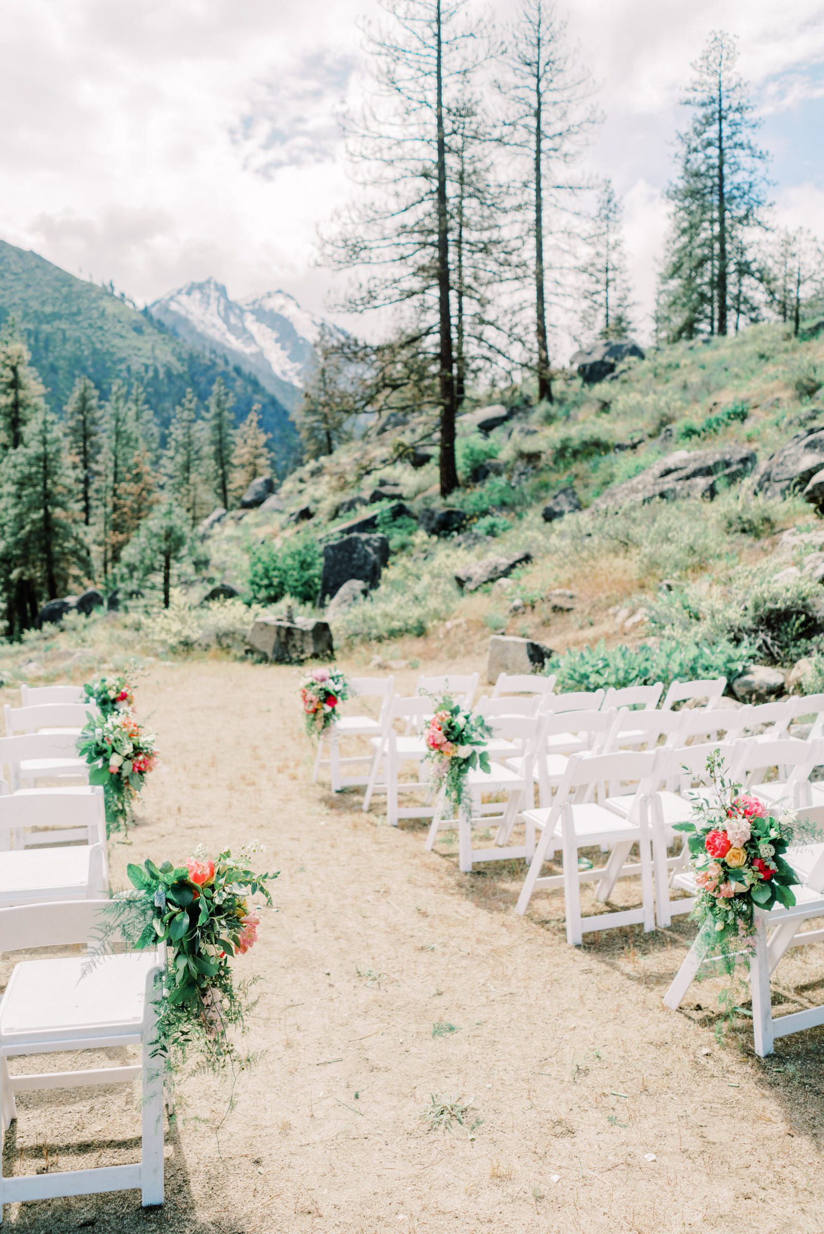 Sleeping Lady Resort weddings: Wedding ceremony decor