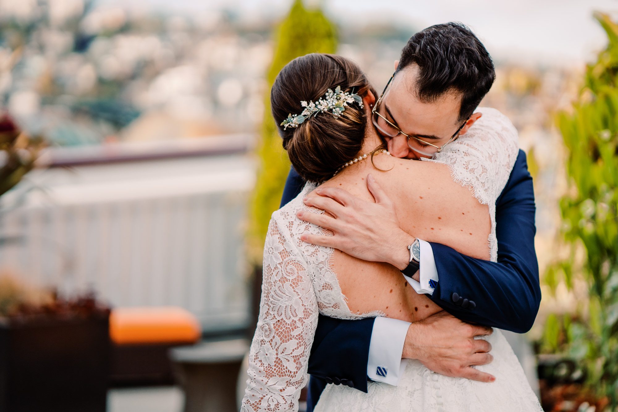 Lauren and Kyle hug at their First Look