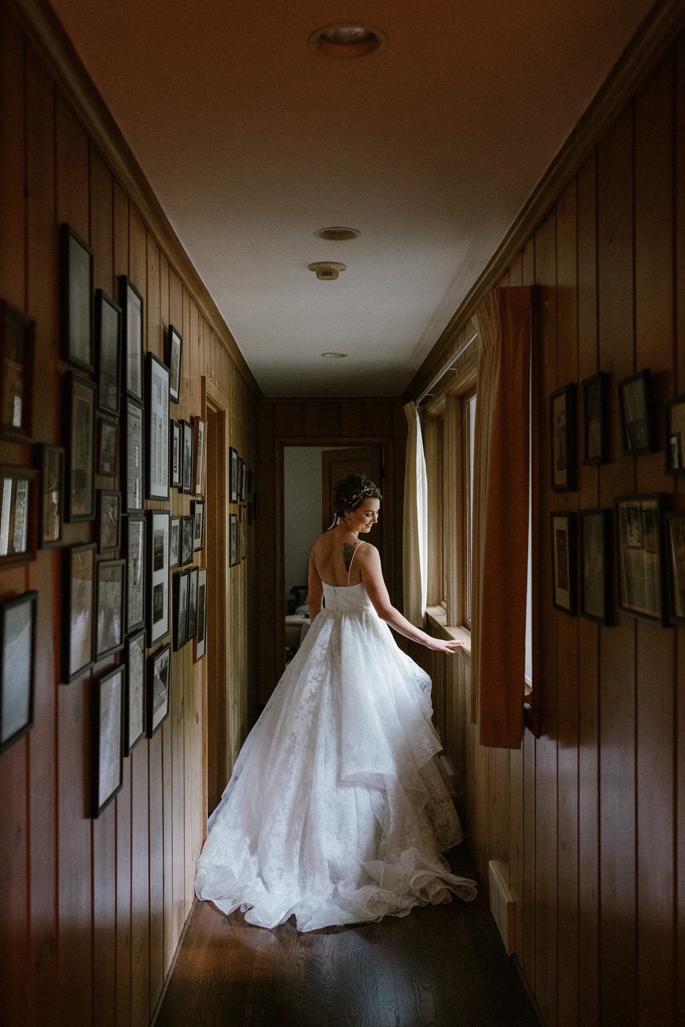Amy gets ready to see her groom Scott at the Dunn Gardens