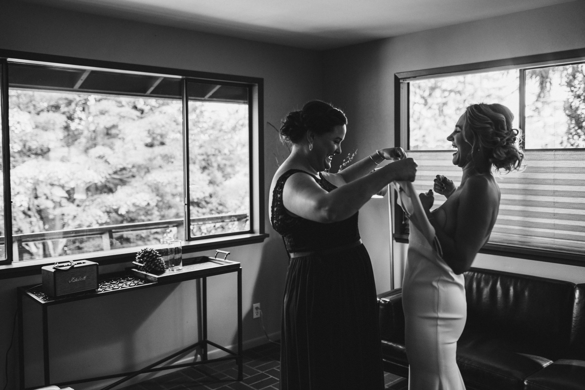JM Cellars Weddings: Bride Kayley getting dressed with her bridesmaid