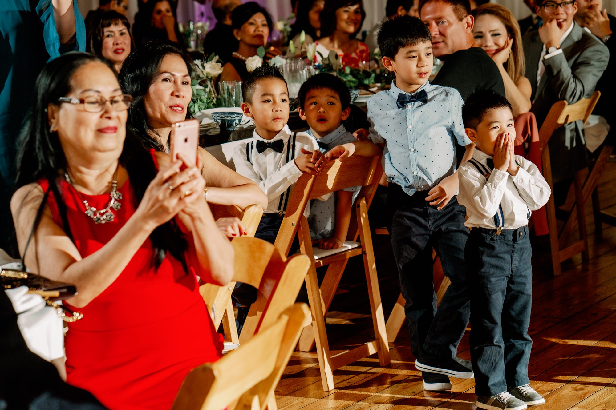 Seattle Vietnamese wedding photographer: Lynda and John toast moments