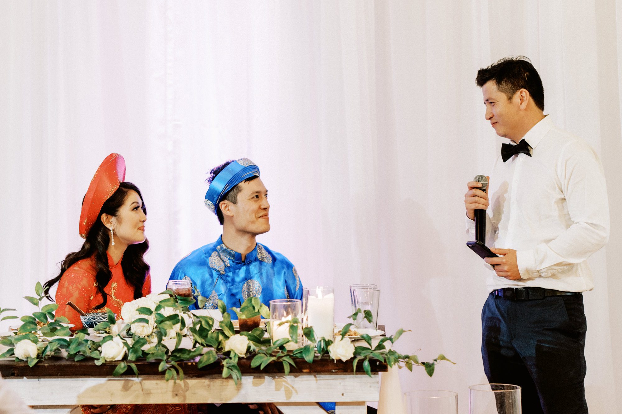 Seattle Vietnamese wedding photographer: Lynda and John toast moments
