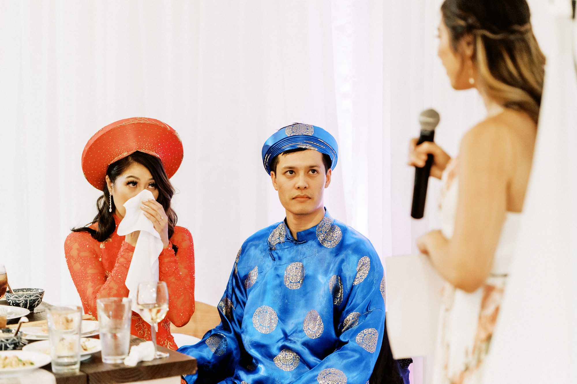 Seattle Vietnamese wedding photographer: Lynda and John toast moments