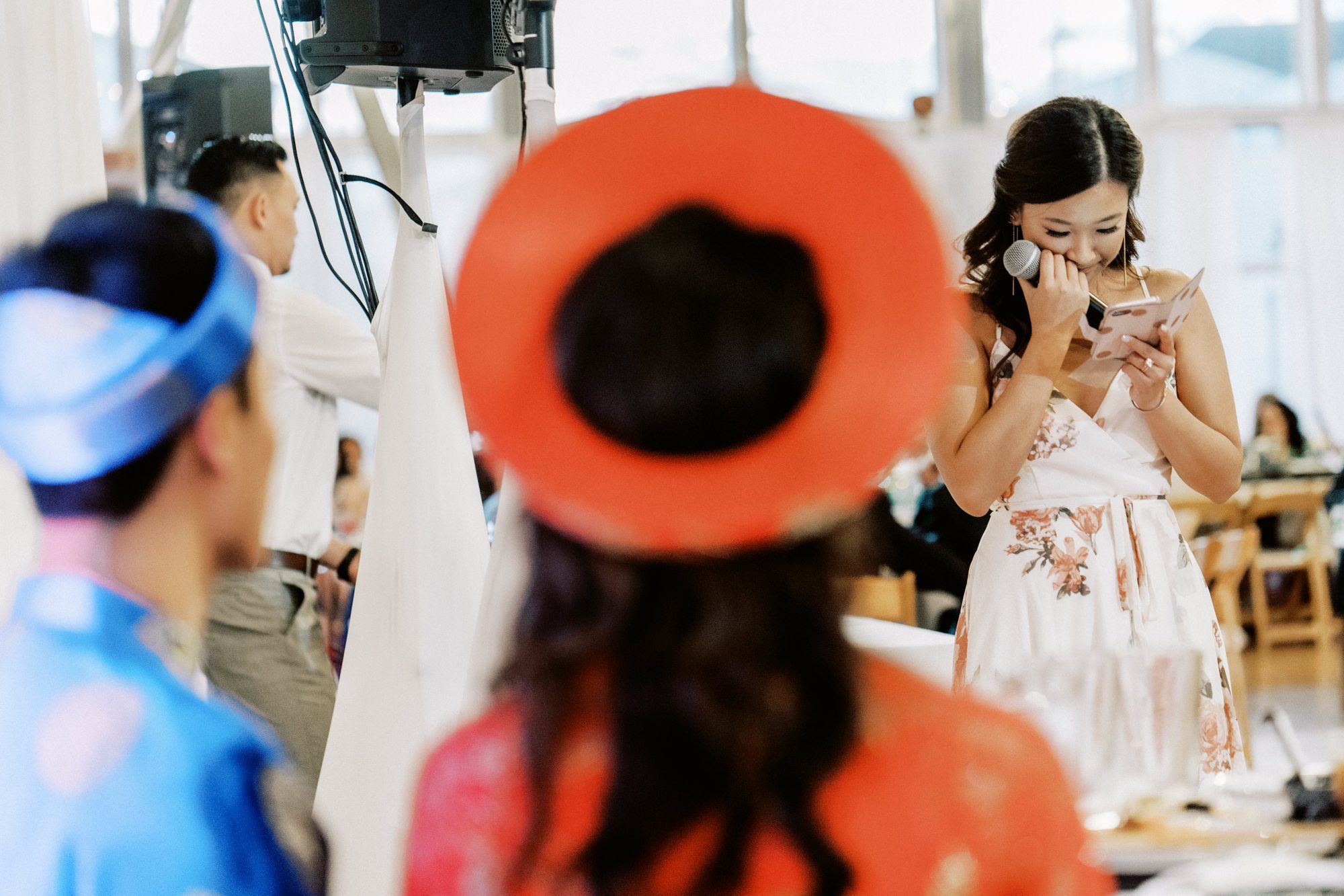 Seattle Vietnamese wedding photographer: Lynda and John toast moments