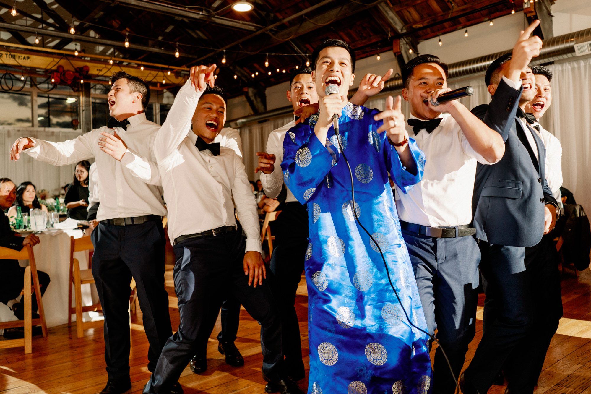 Seattle Vietnamese wedding photographer: Lynda and John toast moments