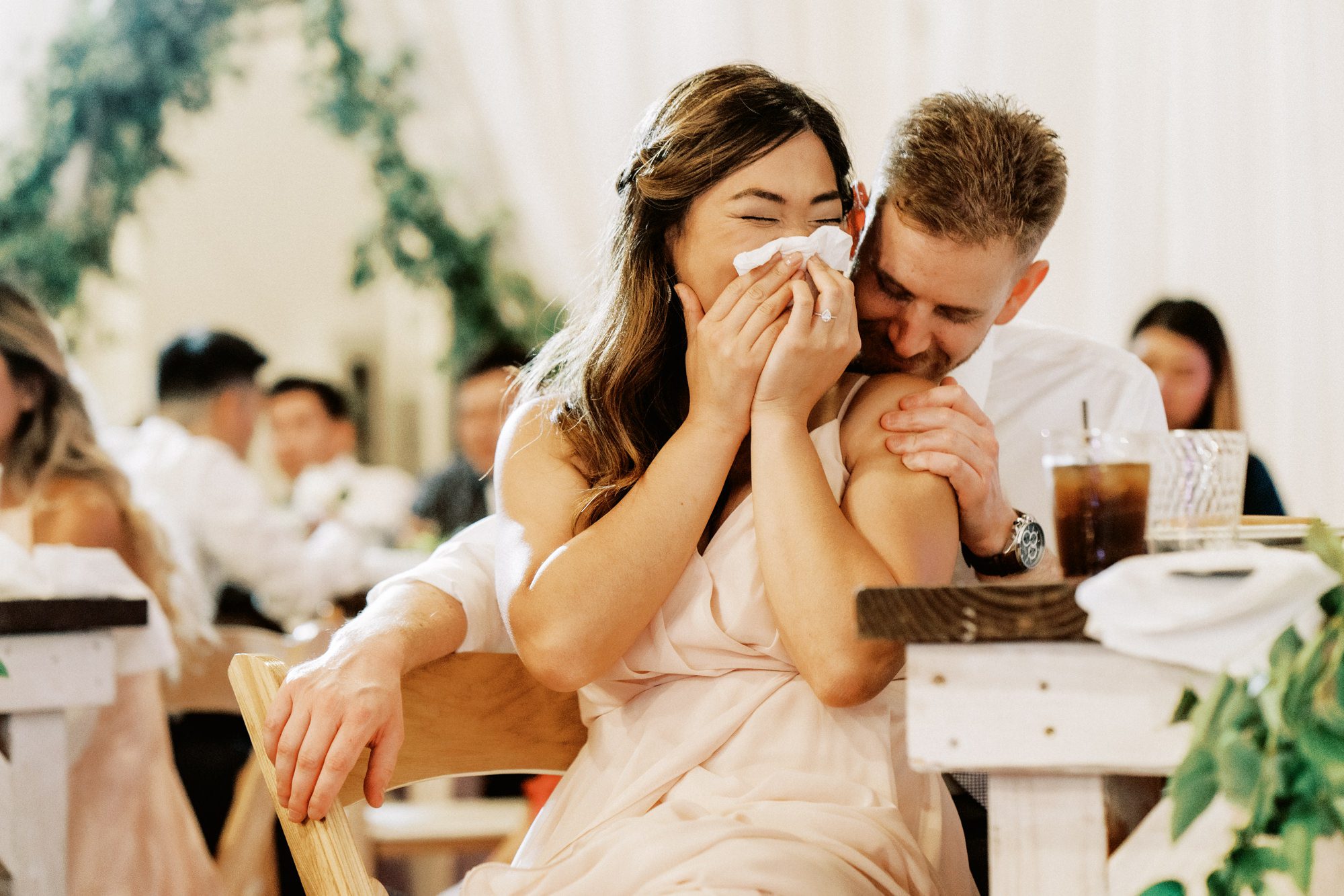 Seattle Vietnamese wedding photographer: Lynda and John toast moments
