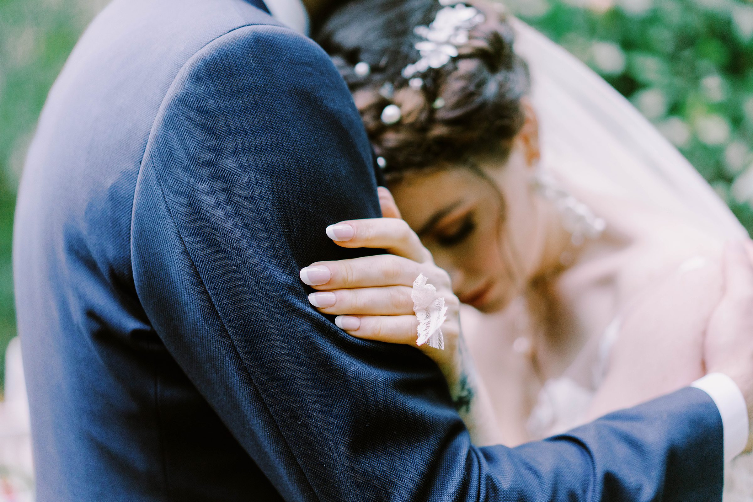 Annika and Sean wedding photos at their intimate backyard wedding