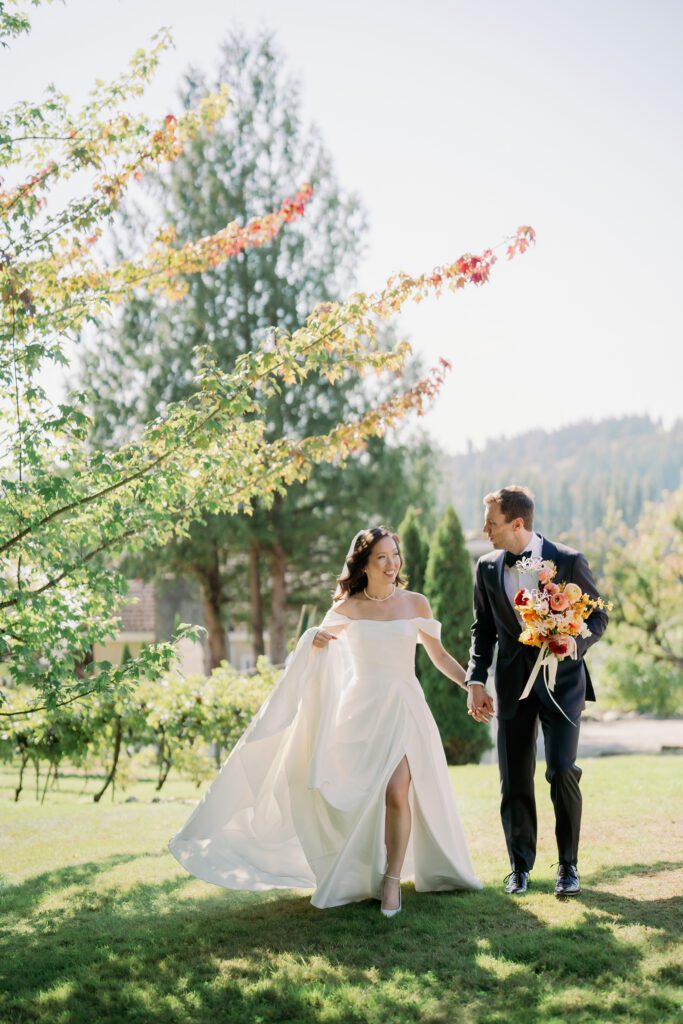 Bride and groom photos at Chateau Lill wedding venue in Woodinville by Seattle wedding photographer JENN TAI 00010